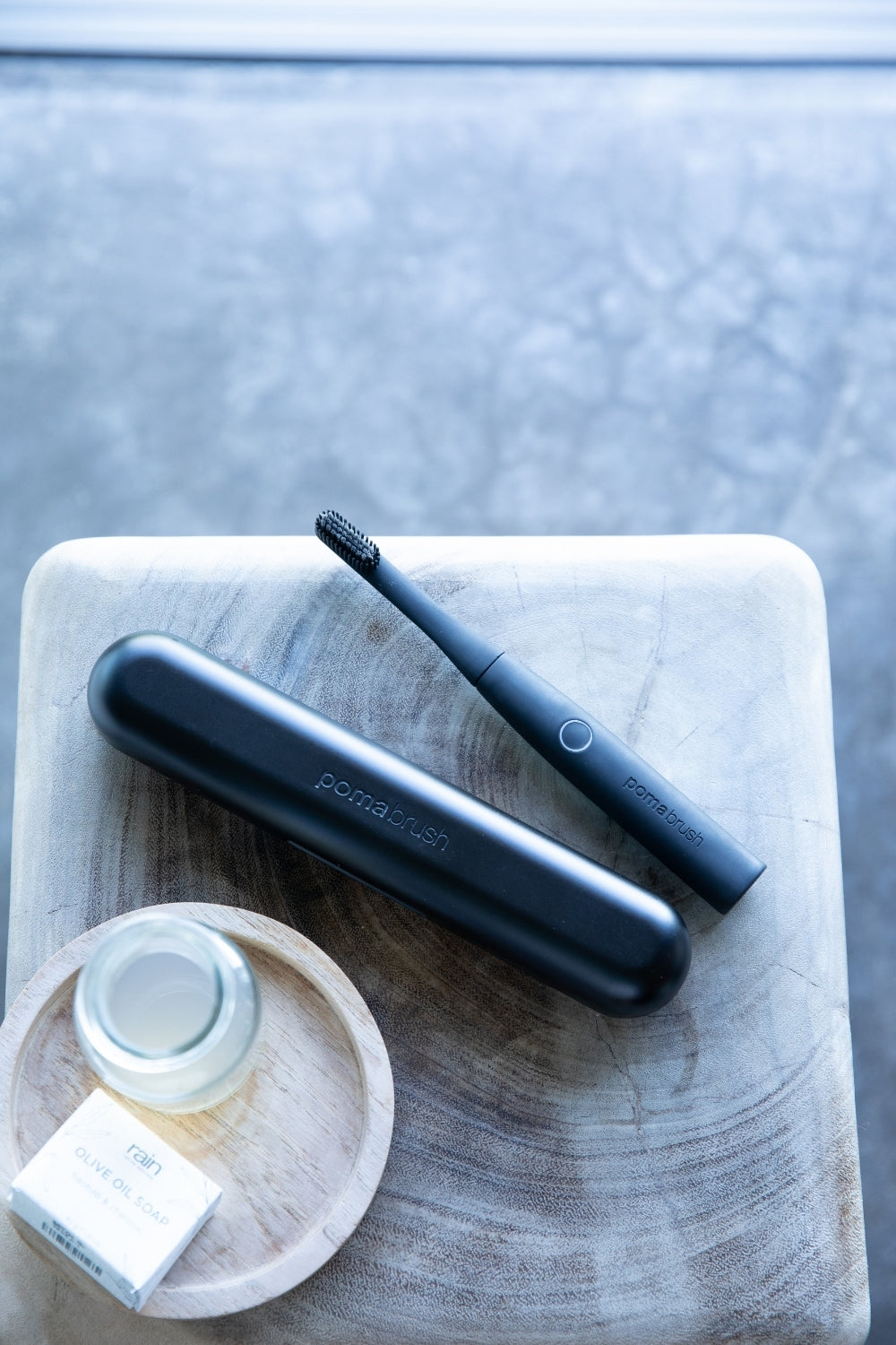 Pomabrush Model 2.0 with UV-C Charging Case