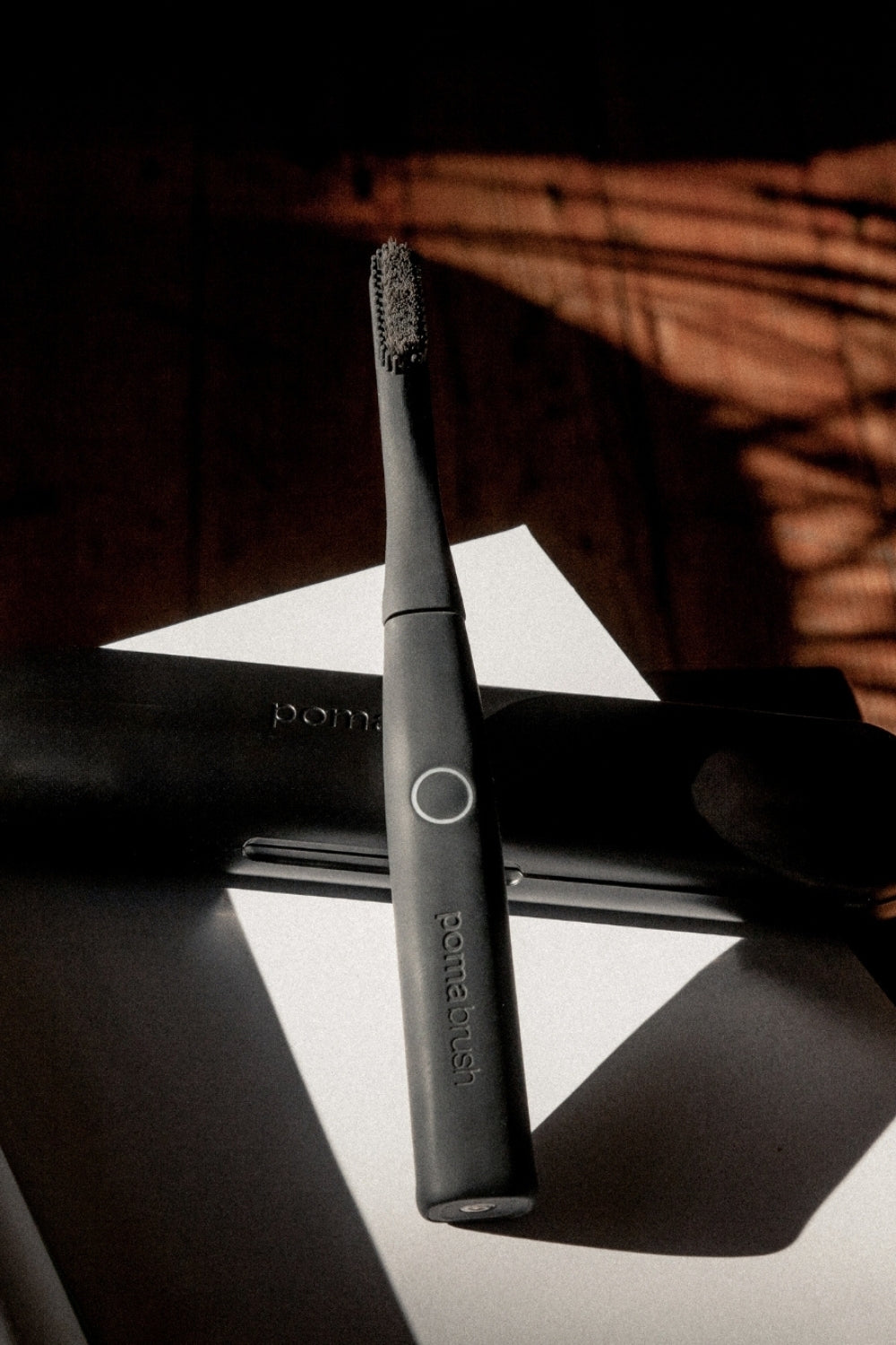 Pomabrush Model 2.0 with UV-C Charging Case