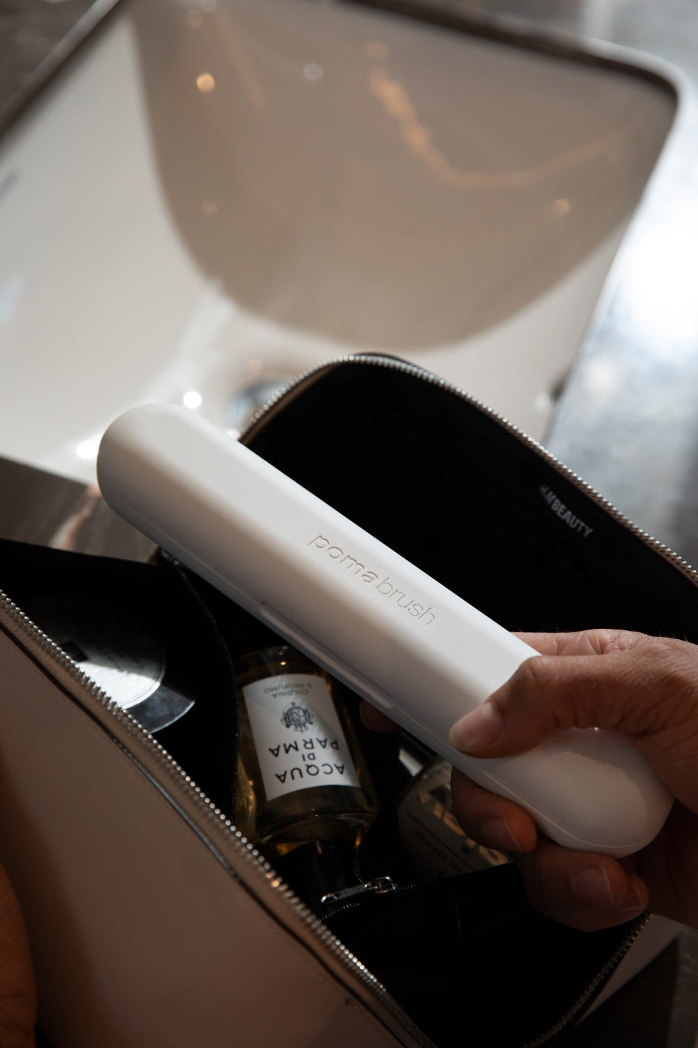 Pomabrush Model 2.0 with UV-C Charging Case